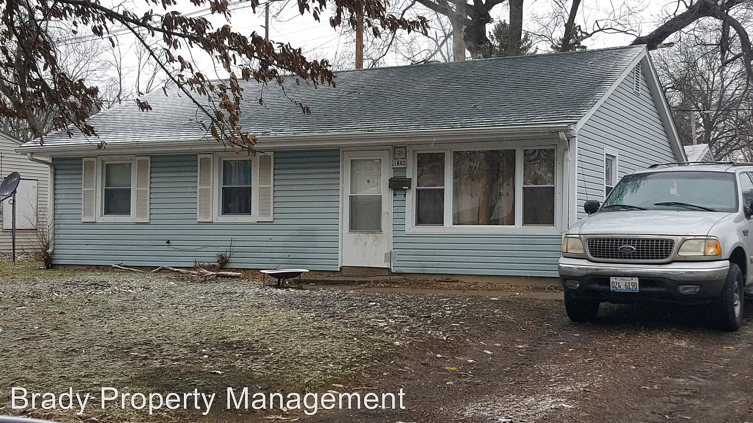 1602 Hedge Rd photo 1