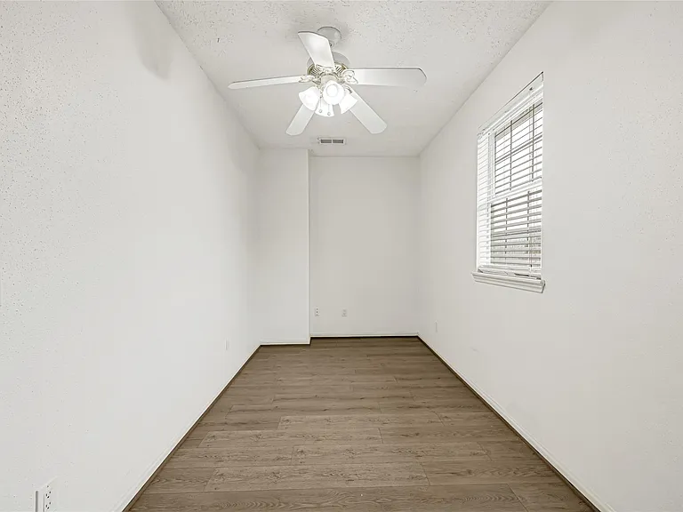 10535 Emnora Ln — Photo 18
