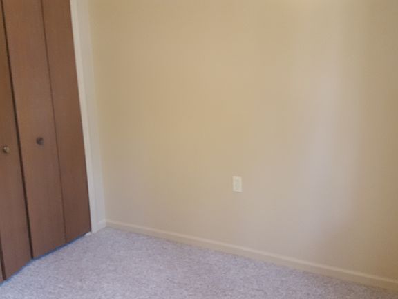 4th image of 352 E Pearl St