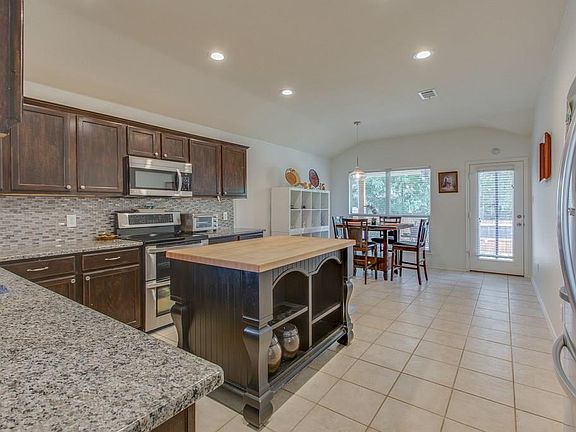 5th image of 501 Mimosa Dr