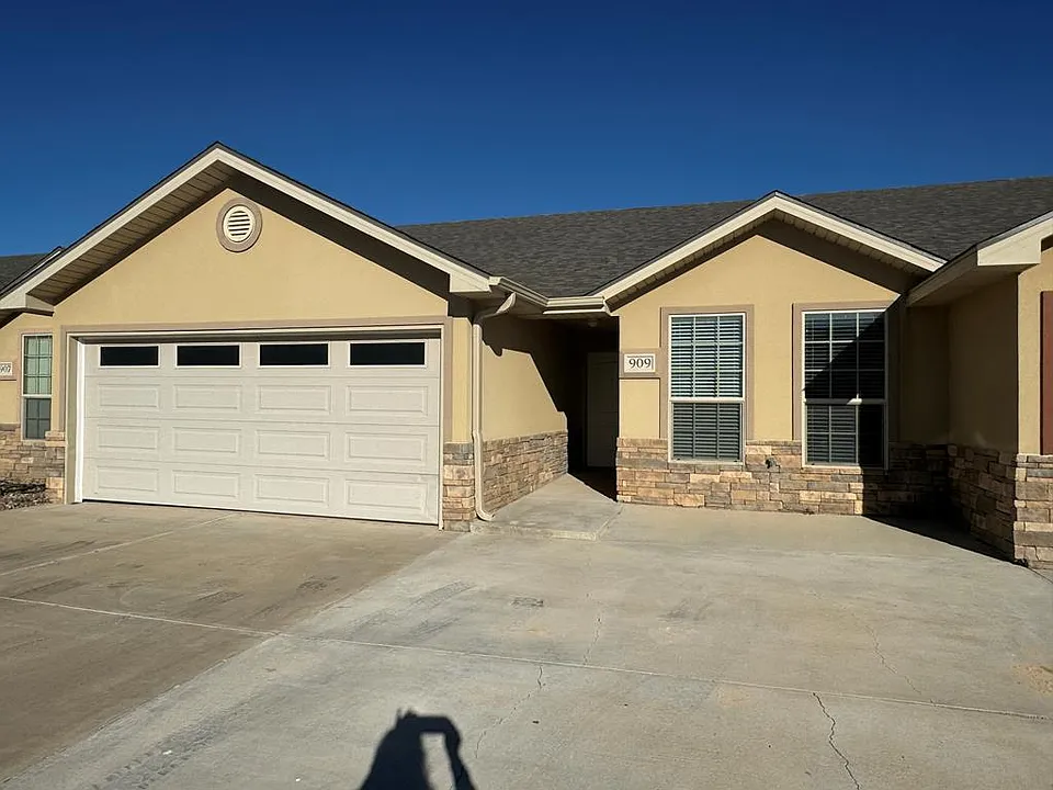 909 Beal Pkwy