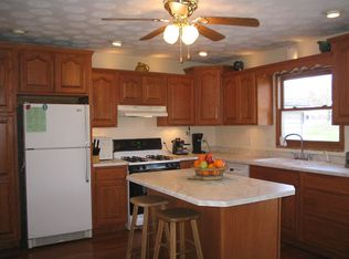 6588 Crossview Rd, Seven Hills, OH 44131