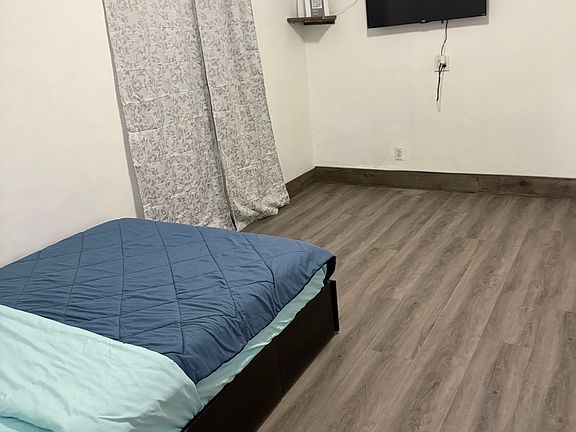 4th image of 648 W 40th Pl #3