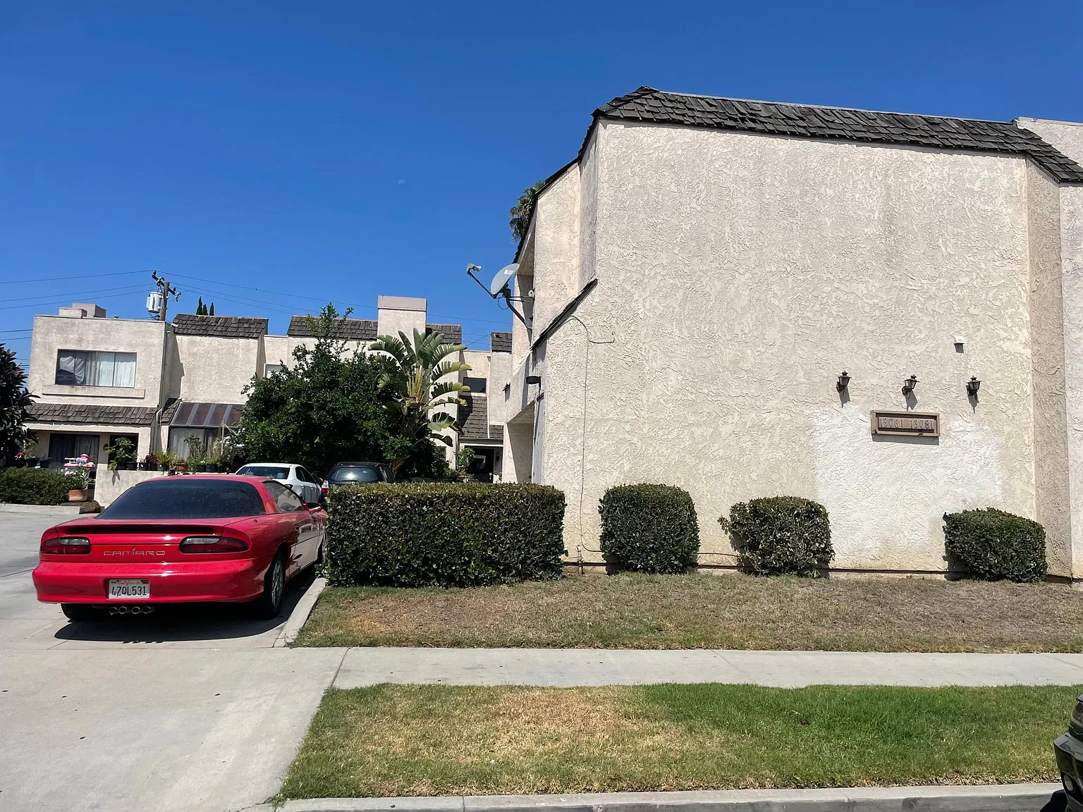 3 bed, 2.5 bath, 1350 sqft, $3,700 — Photo 4