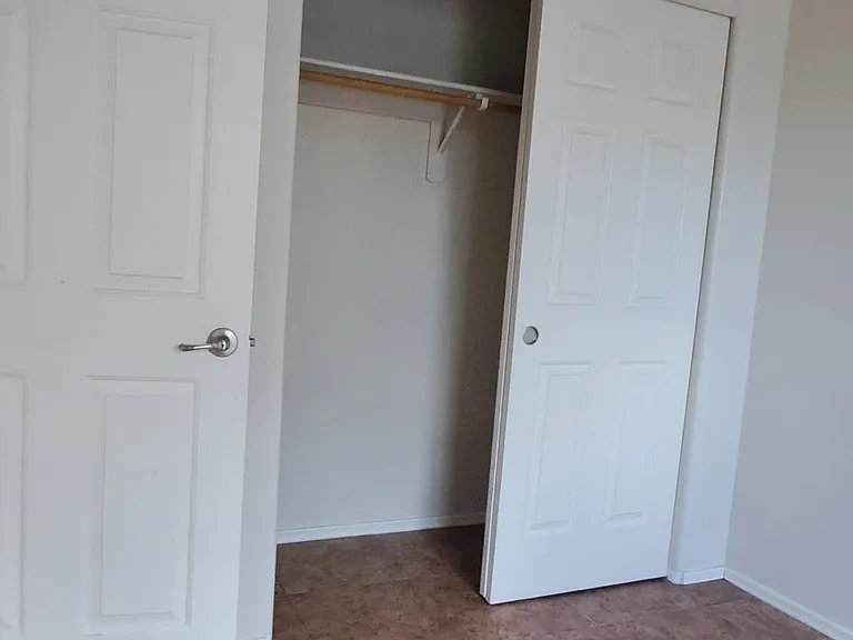 615 E Linden St — Photo 11
