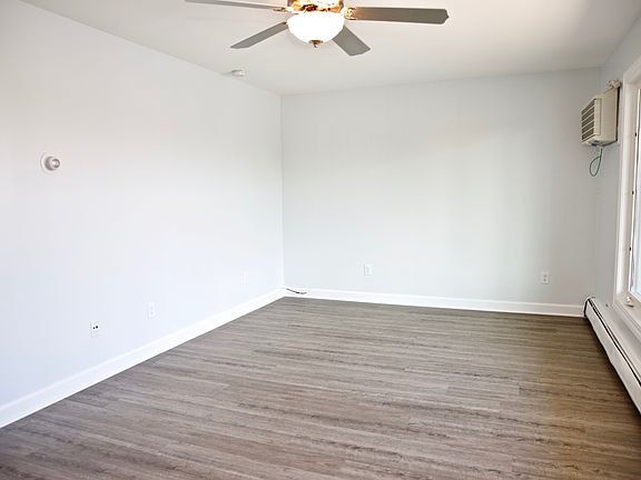 4th image of 4252 Joliet Ave