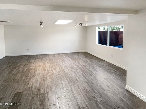4th image of 3644 E Monte Vista Dr