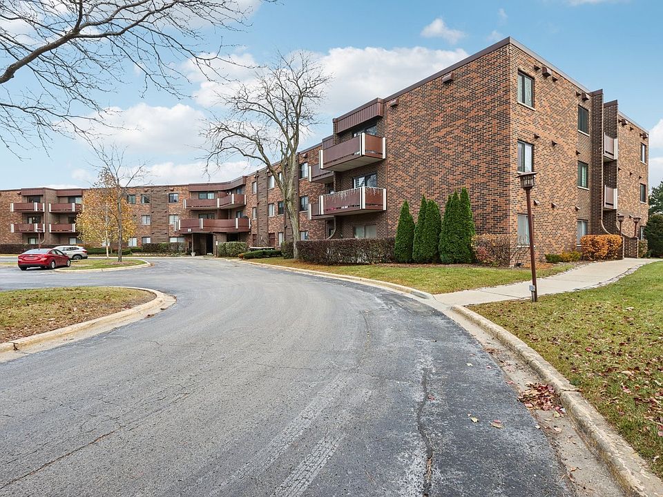 1st image of 898 Wellington Ave Unit 202