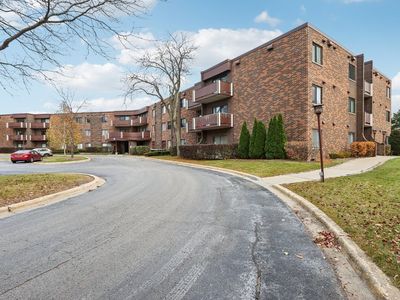 898 Wellington Ave Unit 202, Elk Grove Village, IL, 60007