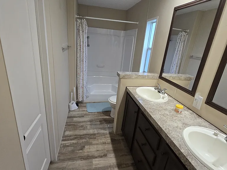 1048 Andrea Ln — Photo 2
