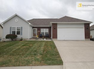 1305 SW 7th St, Oak Grove, MO 64075
