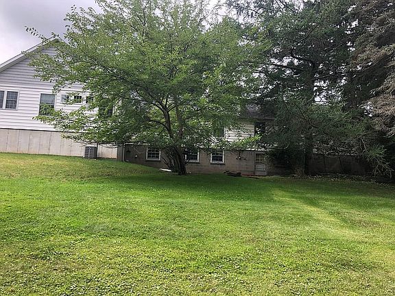 5th image of 28 S Hills Dr