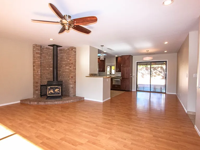 125 Ross Rd — Photo 3