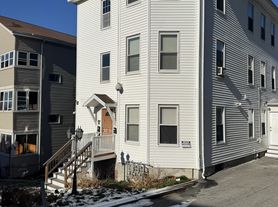 85 Seymour St, Worcester, MA