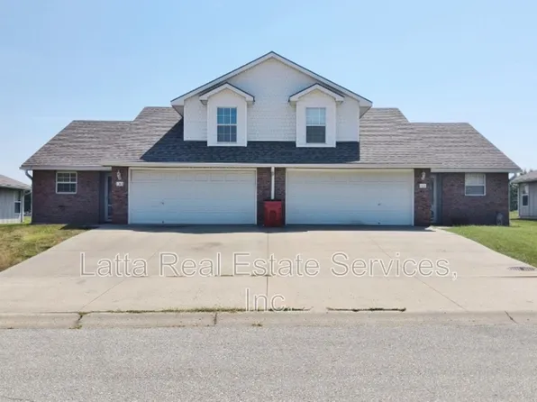 1101 NW Willow Dr, Grain Valley, MO 64029