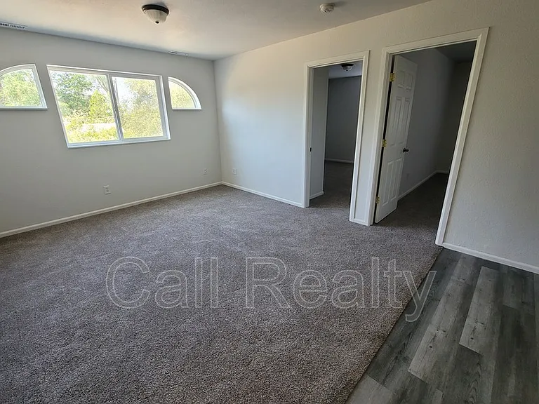 11122 E Valleyway Ave #UPPER — Photo 2
