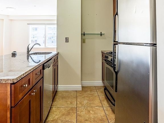 4th image of 1201 Jackson Ave APT 4F
