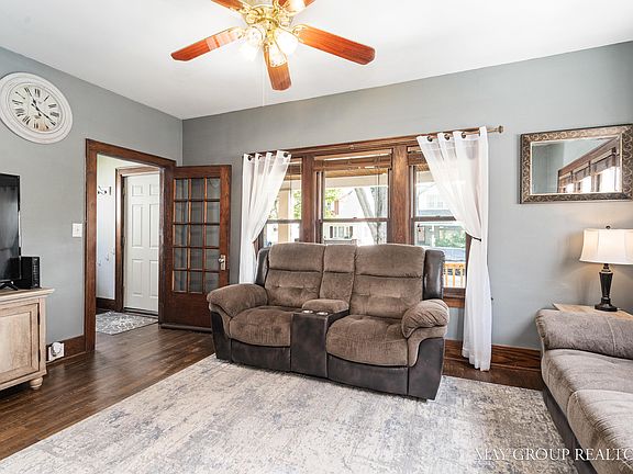 5th image of 1413 Fremont Ave NW