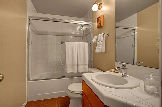 Upstairs hallway bathroom