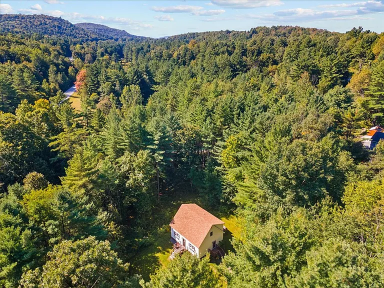1672 Sweet Hollow Rd — Photo 42