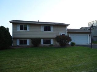 416 Mint Cir, Shakopee, MN 55379