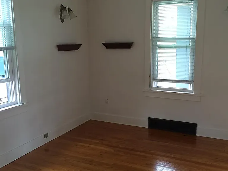 61 Hill St — Photo 9