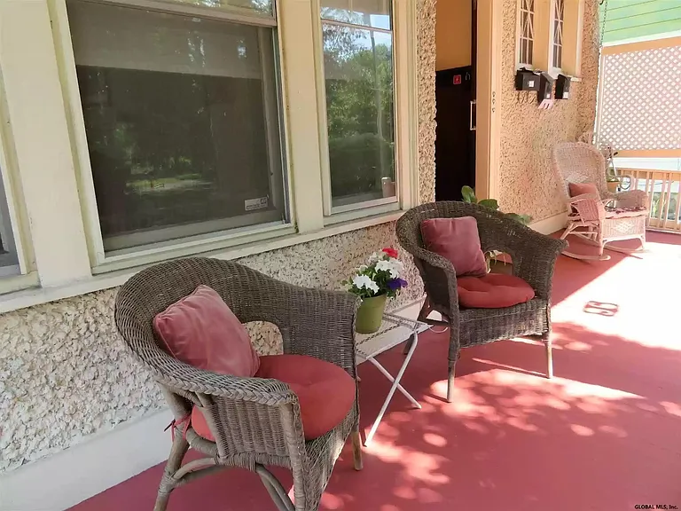 96 Manning Blvd #2 — Photo 5