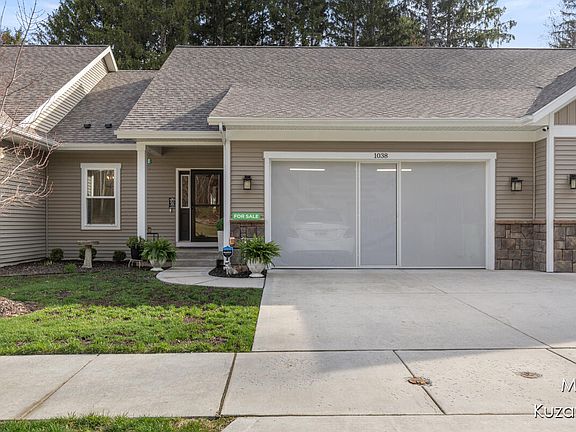 3rd image of 1038 Grosvenor Dr #29