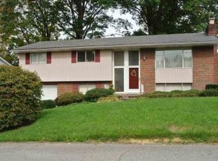 562 Fairwood Rd, Huntington, WV 25705
