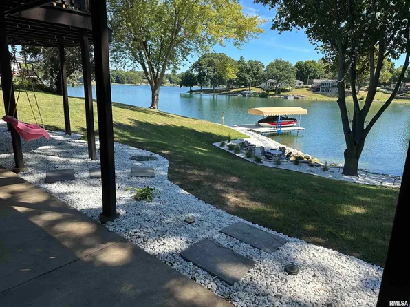 509 Juniper Dr, Petersburg, IL 62675