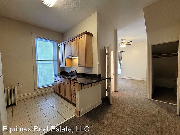 2nd image of 85 Victoria St S APT 8