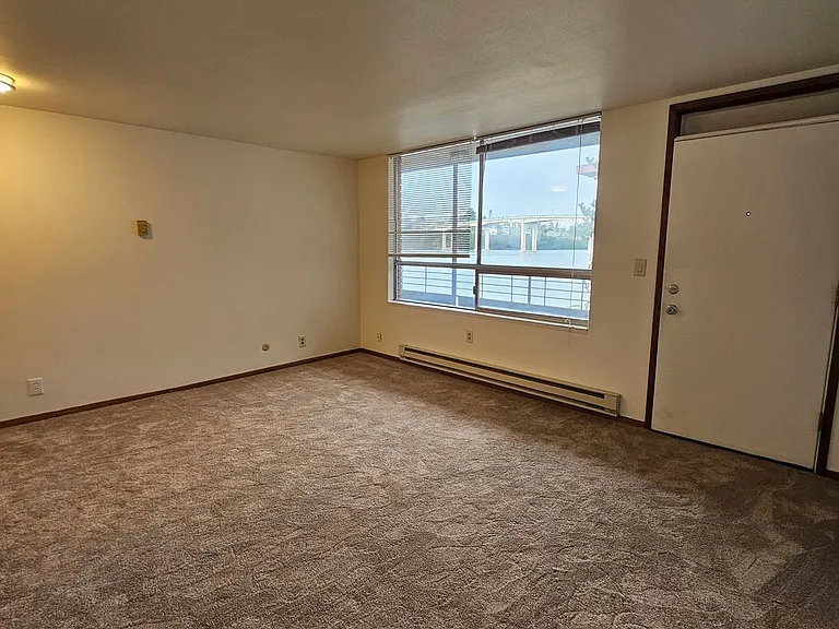 211 Shore Dr — Photo 6
