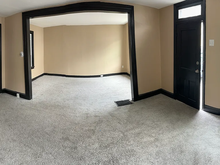 31 W Green St — Photo 18