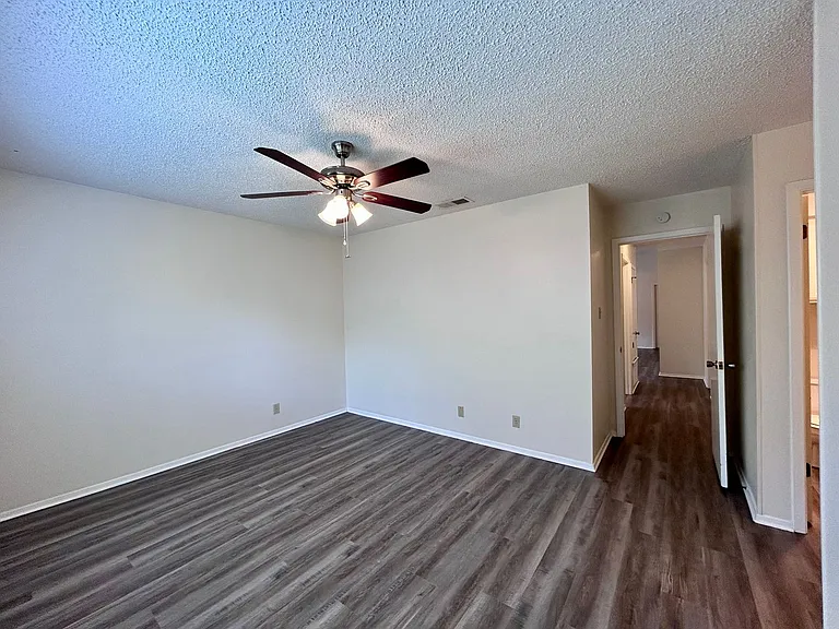 2103 Courtney St — Photo 13