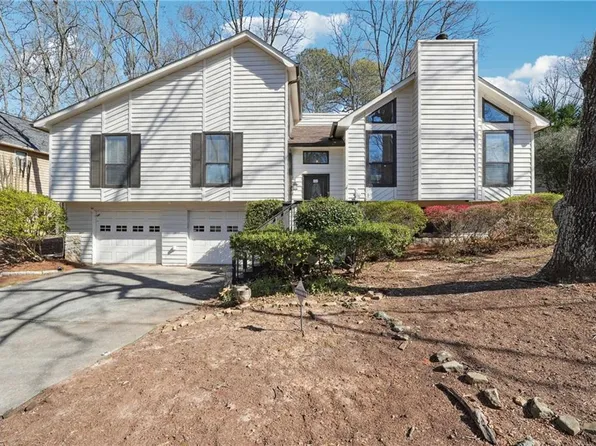 8555 Colony Club Dr, Johns Creek, GA 30022