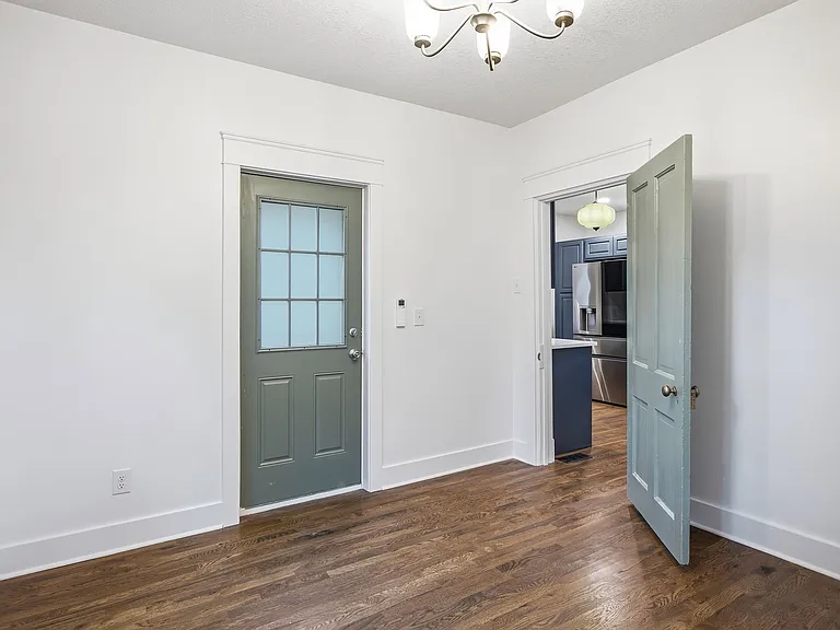 4724 Delmar St — Photo 29