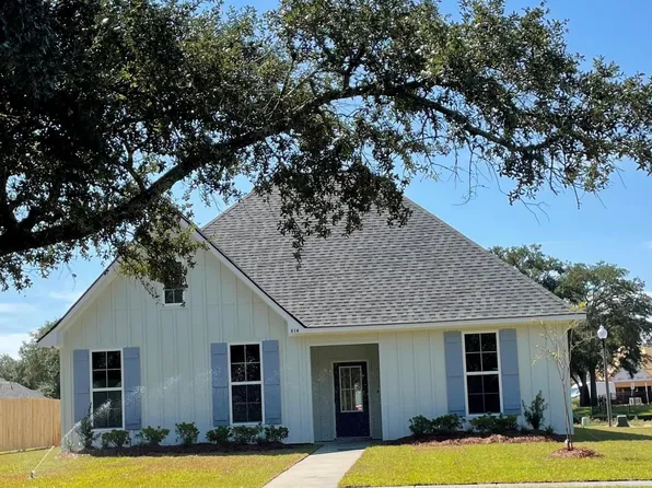 814 Old Spanish Trl, Bay Saint Louis, MS 39520