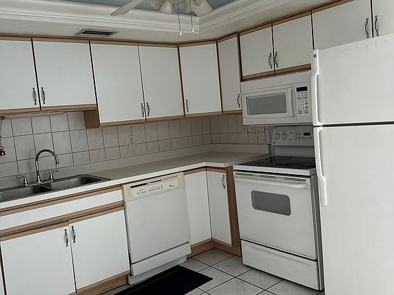 3rd image of 3709 S School Ave