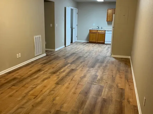 102 E Lawrence St, Kearney, MO 64060