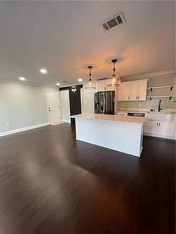 1513 Hudson St — Photo 4