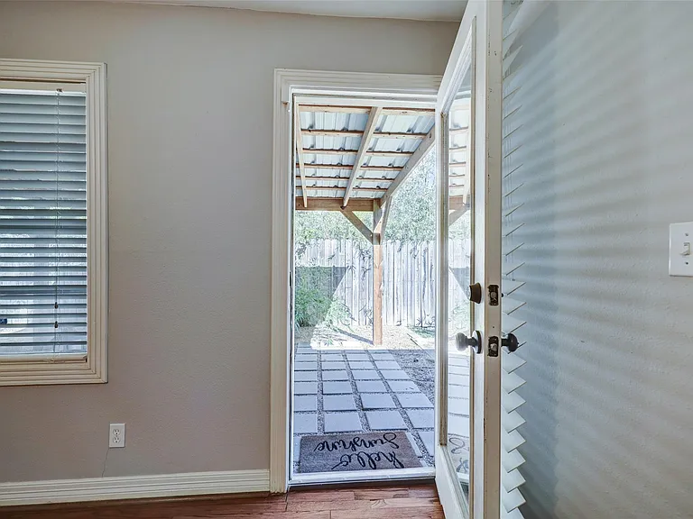 1946 Norcrest Dr — Photo 18