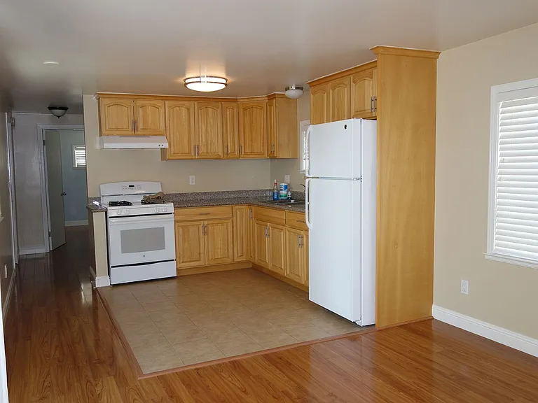 32200 Russell Blvd — Photo 4