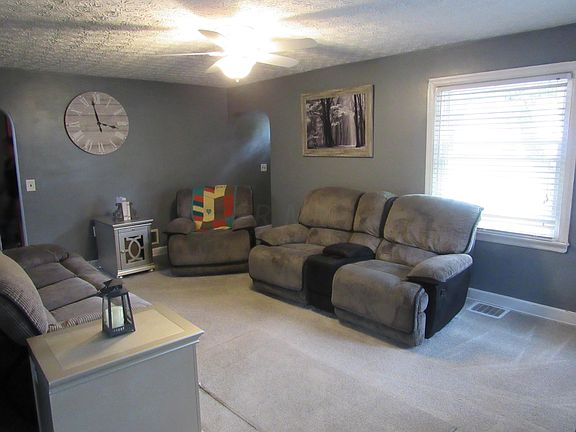 5th image of 576 Collingwood Ave