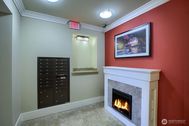 4th image of 3232 15th Avenue W