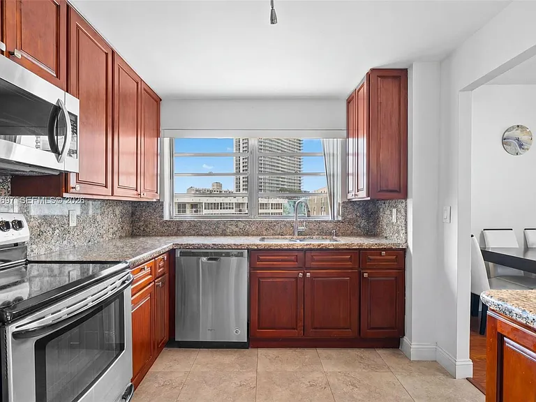 1817 S Ocean Dr #Penthouse 28 — Photo 6
