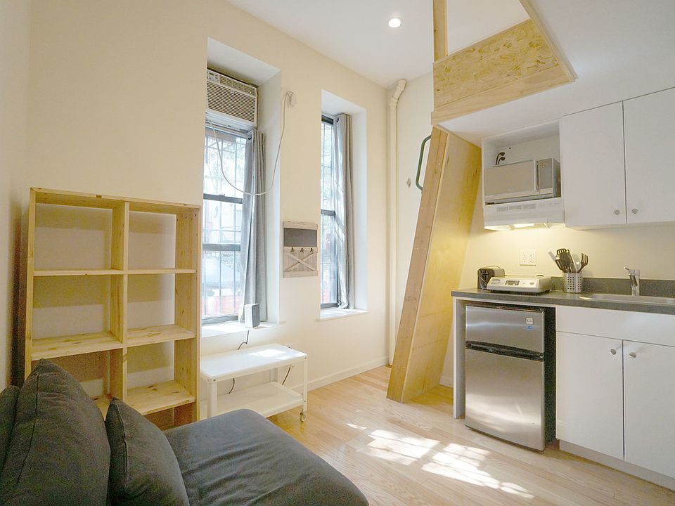 1st image of 351 W 44th St #A16