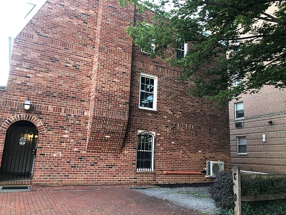 Offstreet parking, side entrance