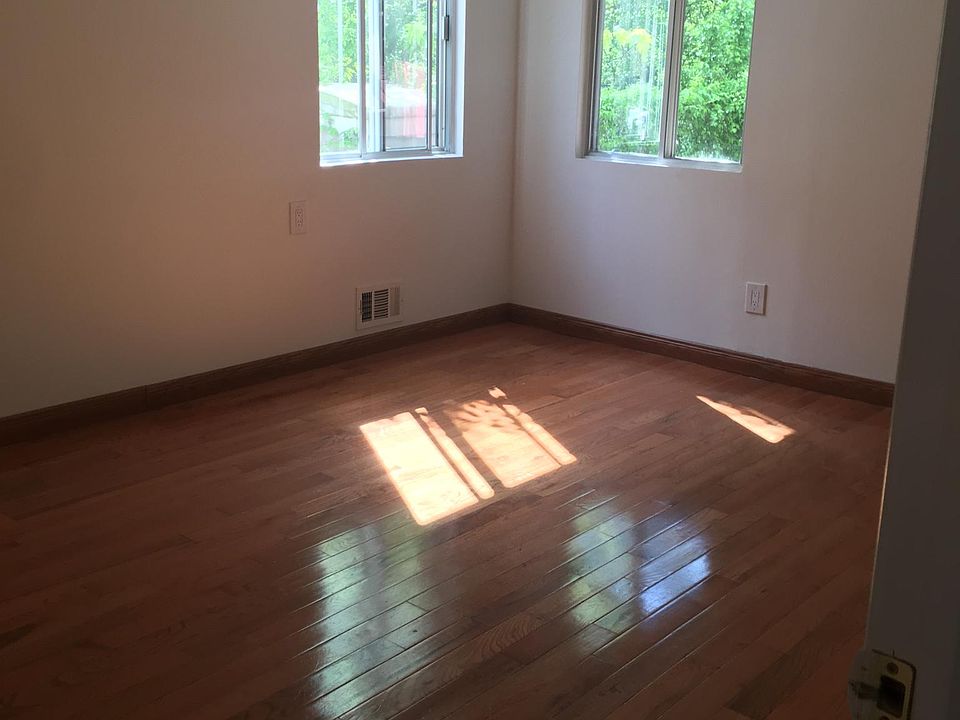 2nd image of 2884 Victory Blvd Floor 2