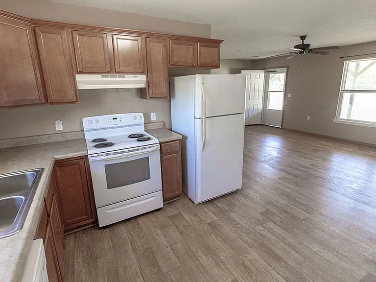 1544 Florence Dr — Photo 7
