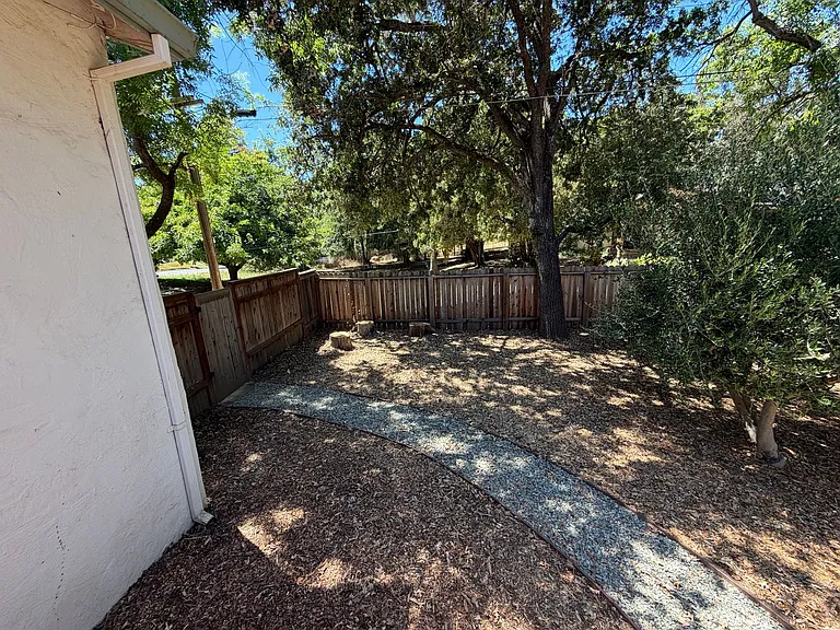 6039 Van Alstine Ave — Photo 24